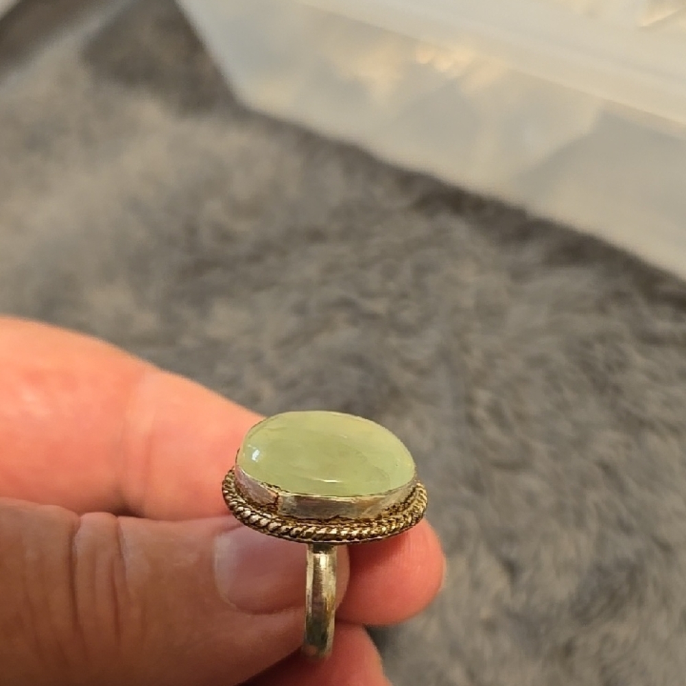 Chic Silver Ring With Green Stone - image 4